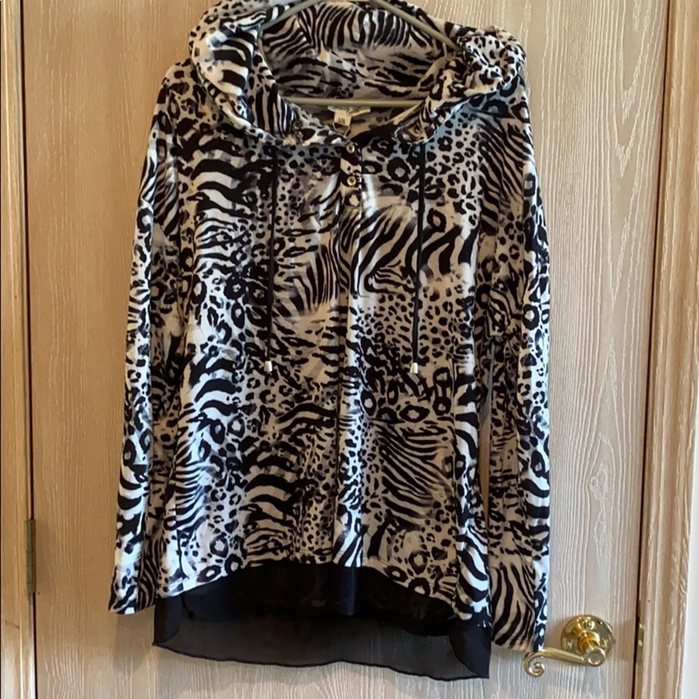 Hooded shirt